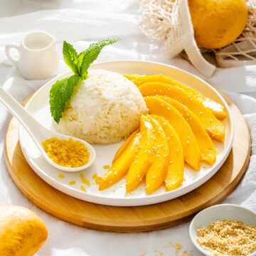 A plate of mango sticky rice on a table