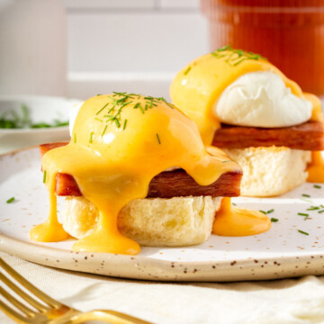 Close up of two Hawaiian eggs benedict on a plate