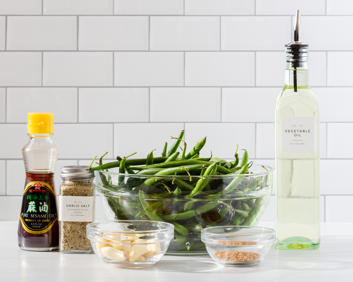 All the ingredients for garlic green beans