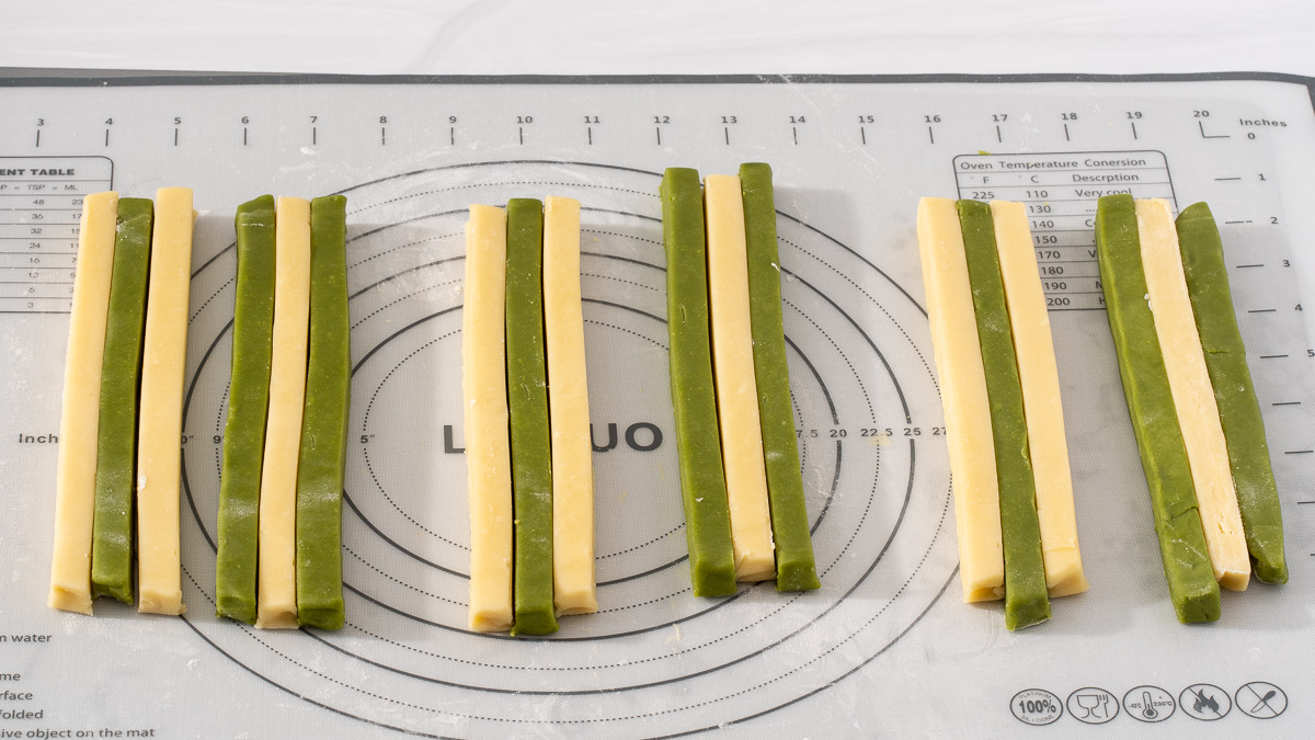 Alternating the matcha and vanilla cookie dough strips into groups of three