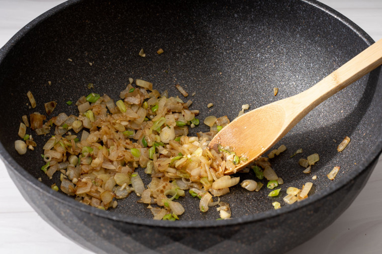 Kimchi Fried Rice (Kimchi bokkeumbap 김치볶음밥) – Takes Two Eggs