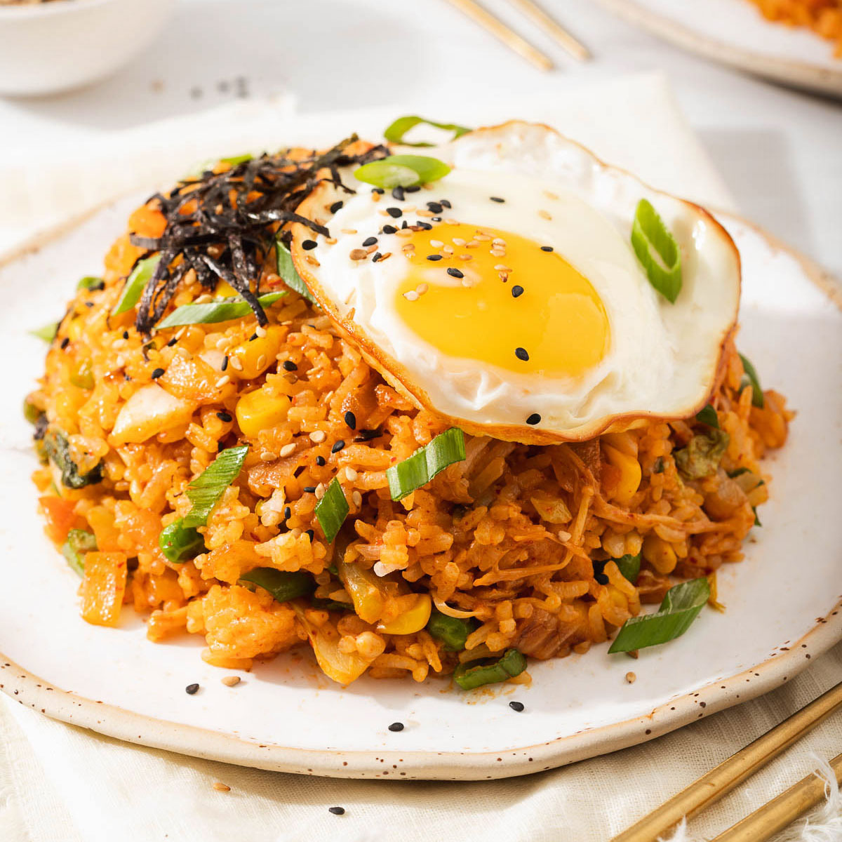 Kimchi Fried Rice (Kimchi bokkeumbap 김치볶음밥)