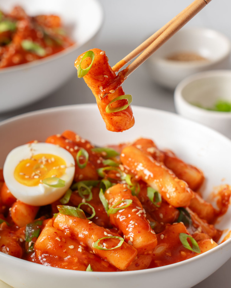 Easy Tteokbokki (Spicy Korean Rice Cakes)