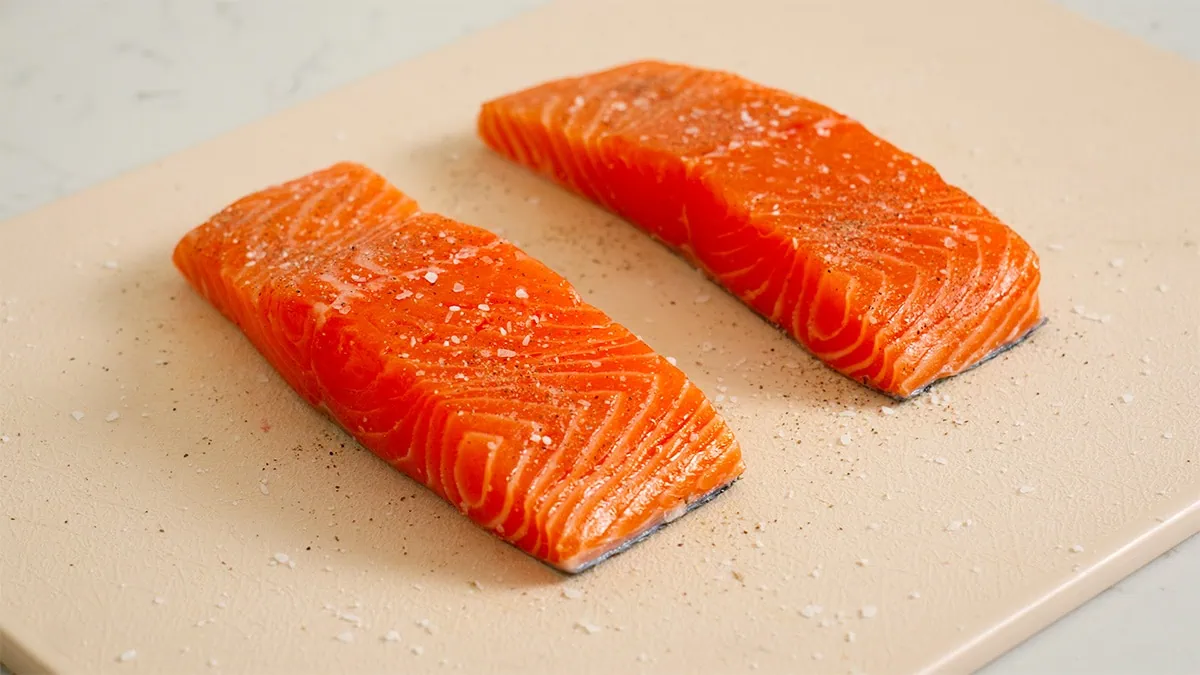 Seasoned salmon filets