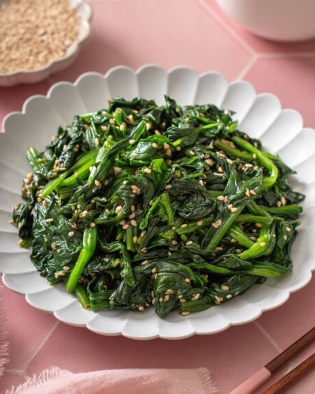 Korean Spinach Side Dish (Sigeumchi Namul)